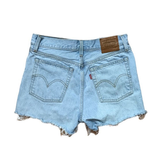 Levi's Pants - ***SOLD!***EUC Levi’s wedgie button fly shorts 28